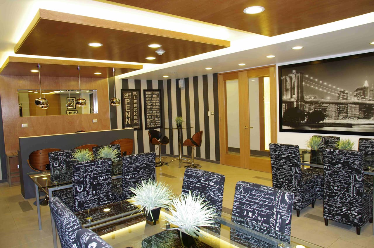 Salón de eventos con bar del edificio Torre del Sol, Copiapó