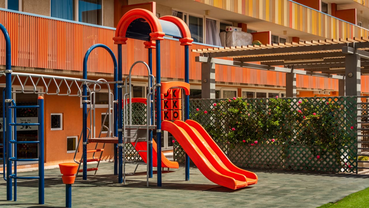 Juegos infantiles exteriores del edificio Torre del Sol, Copiapó